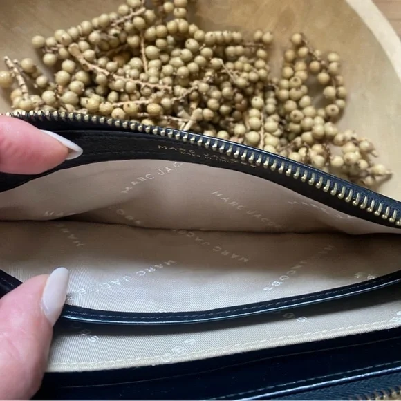 Authentic Rare Marc Jacobs Black/Gold Continental Wallet with Shoulder Strap - Picture 11 of 14